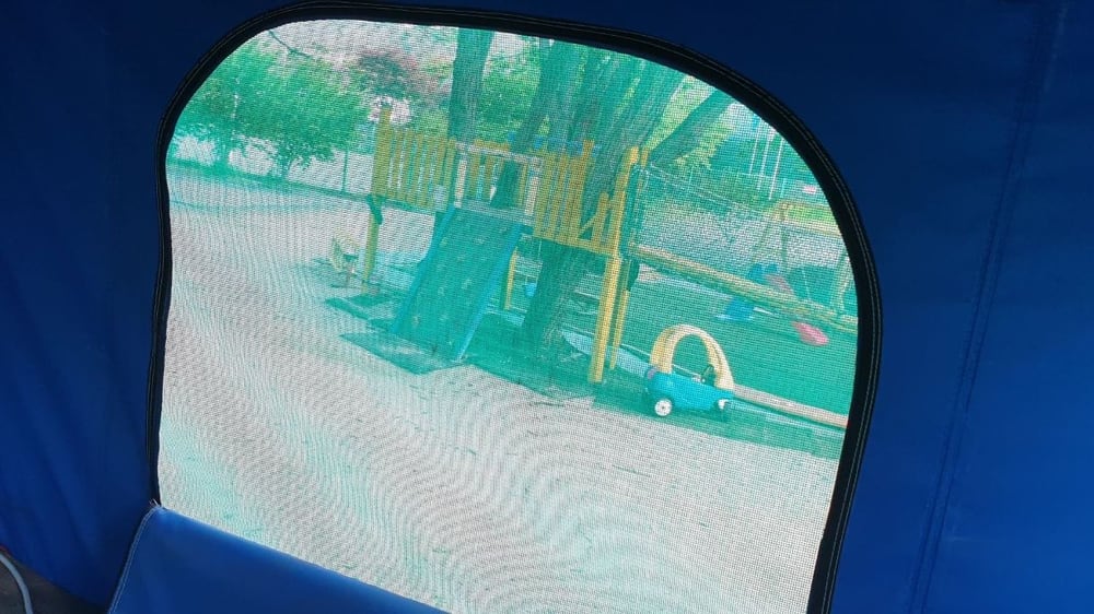 2층 방갈로 창밖 놀이터